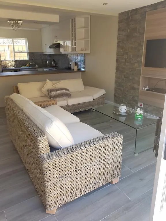 Alberante Town House Hotel Parklands Holiday home