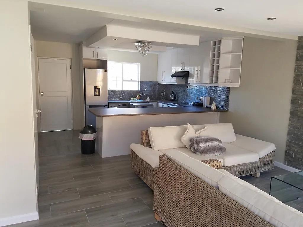 Alberante Town House Hotel Parklands 0*,