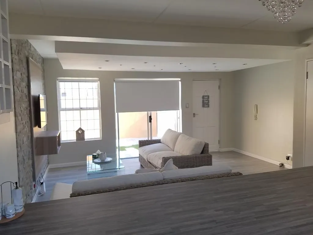 Alberante Town House Hotel Parklands 0*,