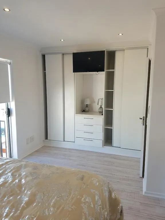 Alberante Town House Otel Parklands 0*,  Güney Afrika