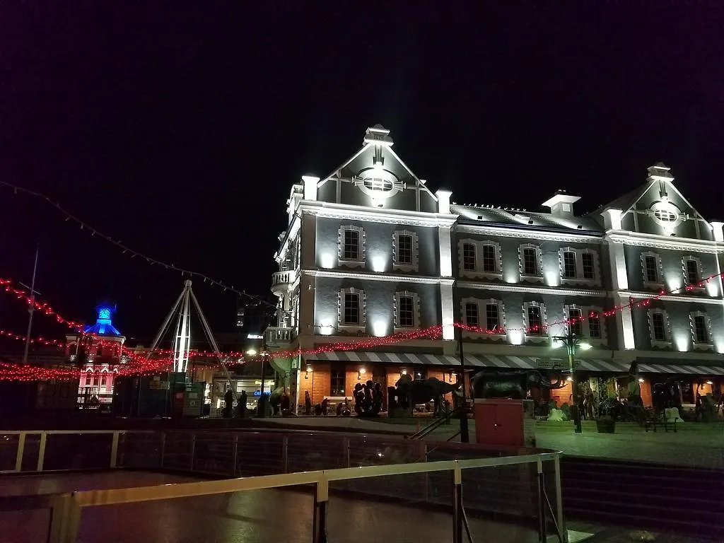 Alberante Town House Otel Parklands 0*,  Güney Afrika